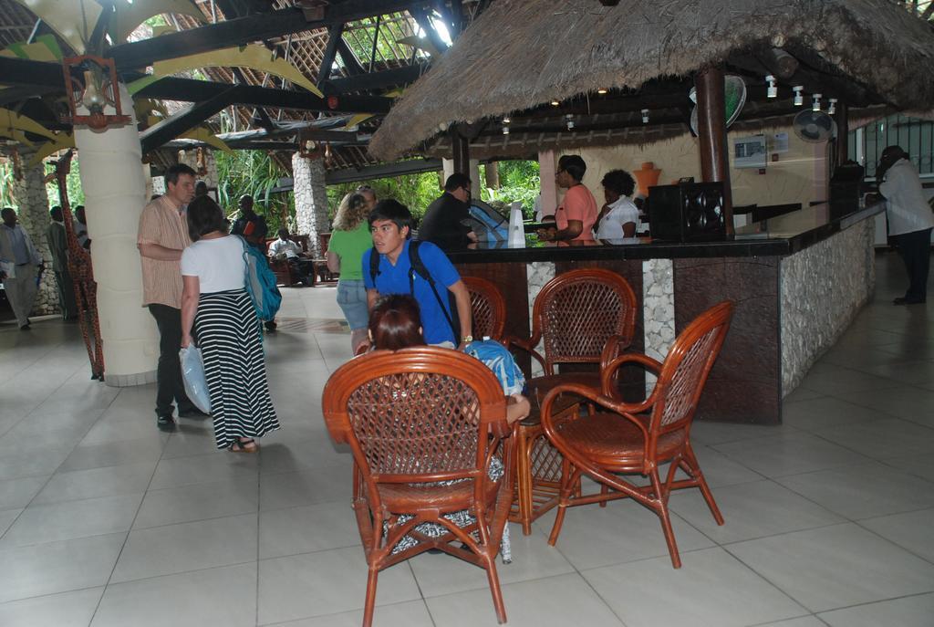 Bamburi Beach Hotel Bagian luar foto